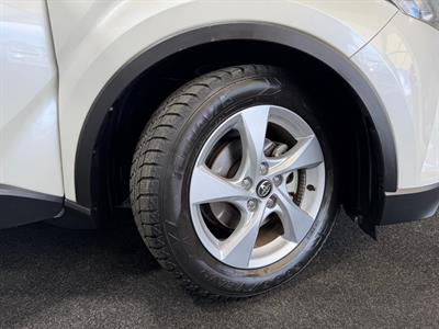 2017 Toyota C-HR - Thumbnail