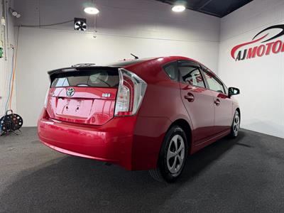 2014 Toyota Prius - Thumbnail