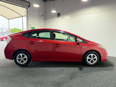 2014 Toyota Prius - Thumbnail