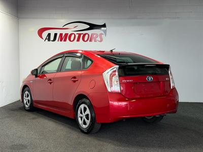 2014 Toyota Prius - Thumbnail