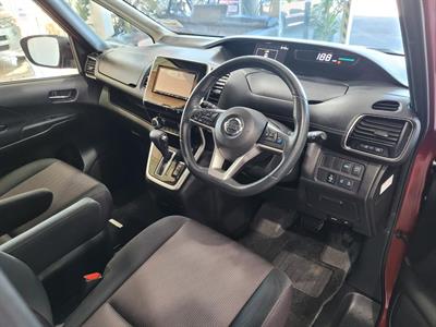 2017 Nissan Serena - Thumbnail