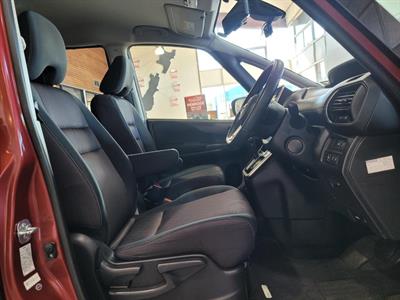 2017 Nissan Serena - Thumbnail