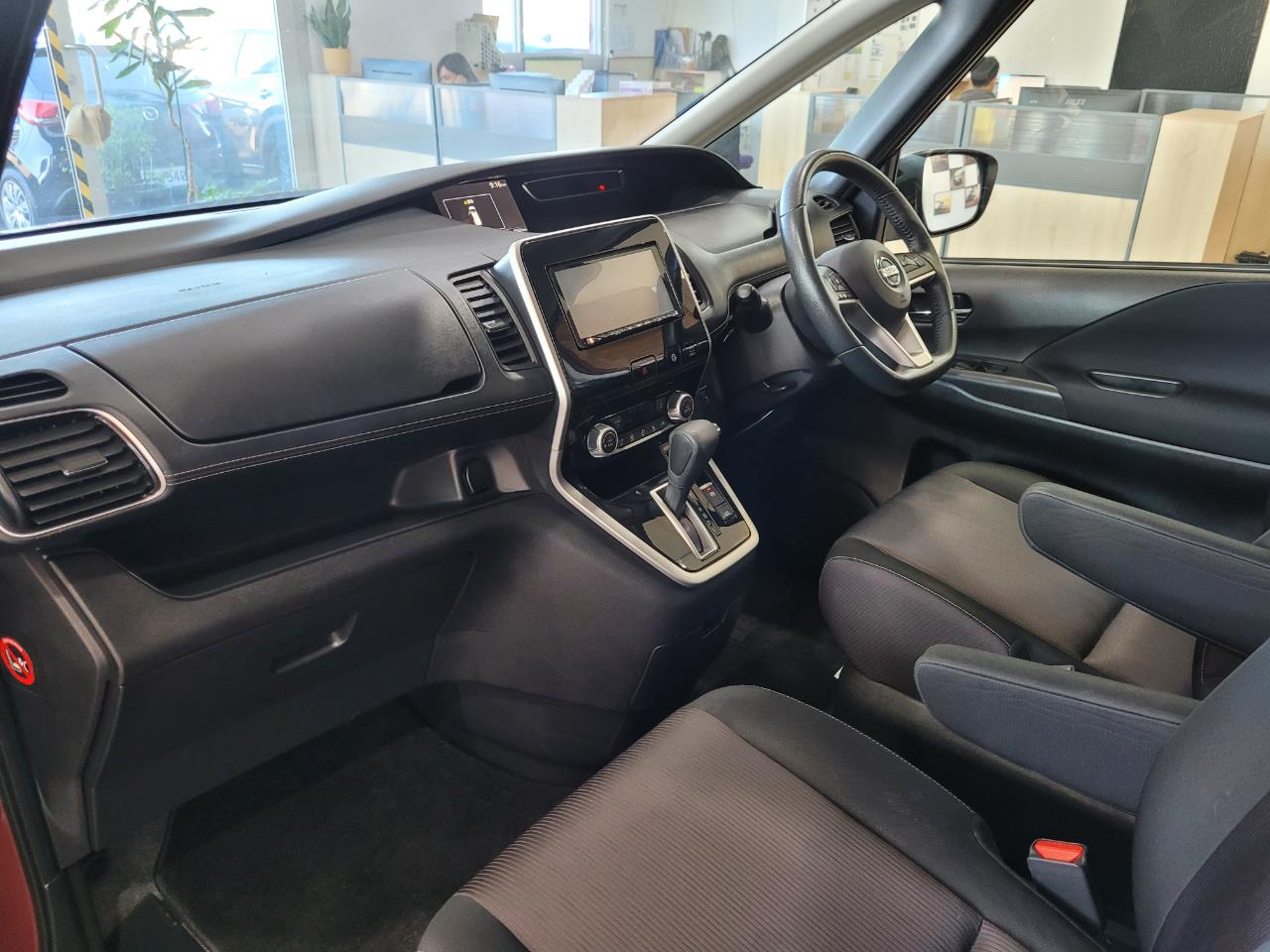 2017 Nissan Serena