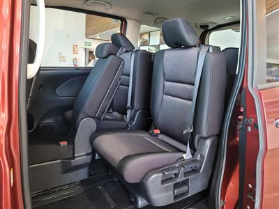 2017 Nissan Serena - Thumbnail