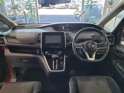 2017 Nissan Serena - Thumbnail