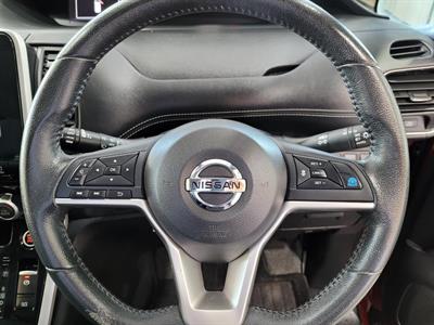 2017 Nissan Serena - Thumbnail