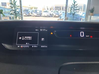 2017 Nissan Serena - Thumbnail