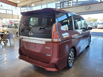 2017 Nissan Serena - Thumbnail