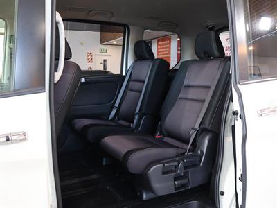 2016 Nissan Serena - Thumbnail