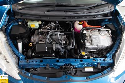 2015 Toyota Aqua - Thumbnail