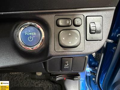 2015 Toyota Aqua - Thumbnail