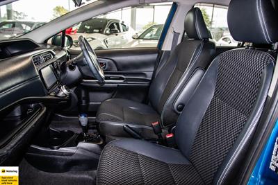 2015 Toyota Aqua - Thumbnail