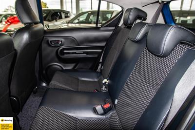 2015 Toyota Aqua - Thumbnail