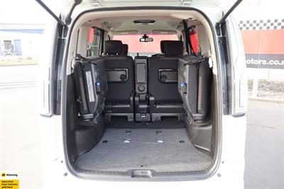 2015 Nissan Serena - Thumbnail