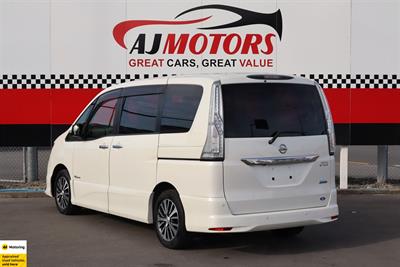 2015 Nissan Serena - Thumbnail