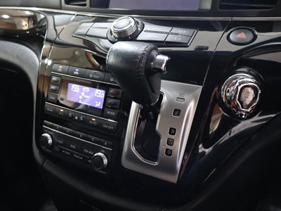 2015 Nissan Elgrand - Thumbnail