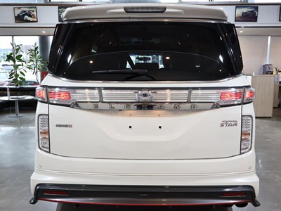 2015 Nissan Elgrand - Thumbnail