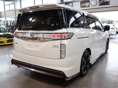 2015 Nissan Elgrand - Thumbnail