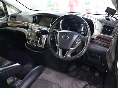 2015 Nissan Elgrand - Thumbnail