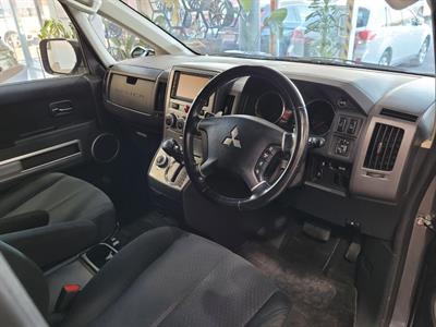 2014 Mitsubishi Delica - Thumbnail