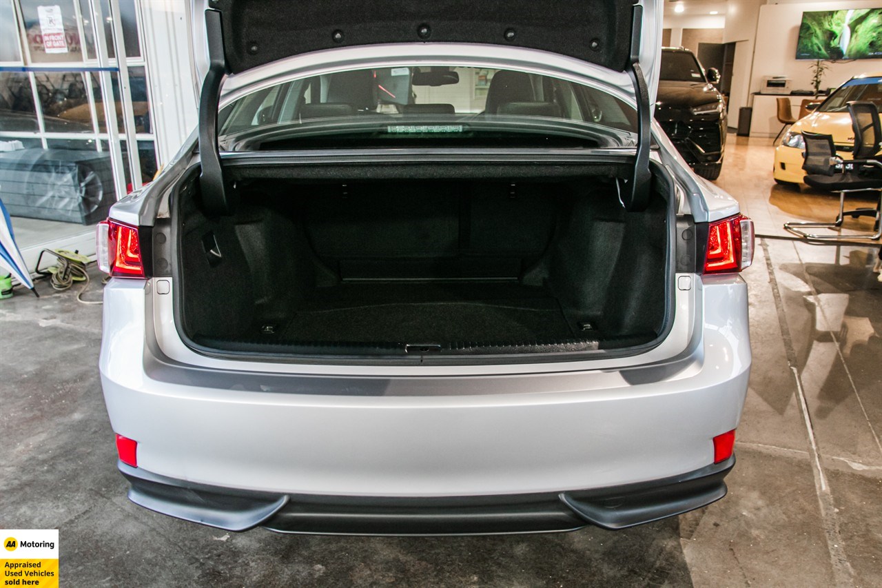 2013 Lexus IS 4D