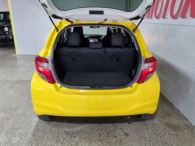 2014 Toyota Vitz - Thumbnail