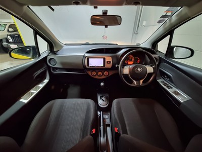 2014 Toyota Vitz - Thumbnail