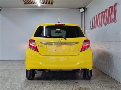 2014 Toyota Vitz - Thumbnail