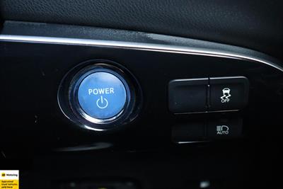 2016 Toyota Prius - Thumbnail