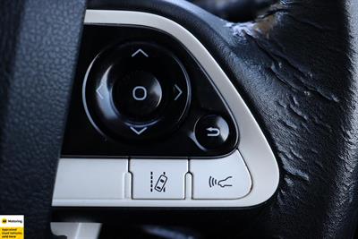 2016 Toyota Prius - Thumbnail