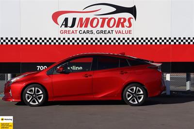 2016 Toyota Prius - Thumbnail