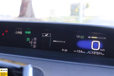 2016 Toyota Prius - Thumbnail