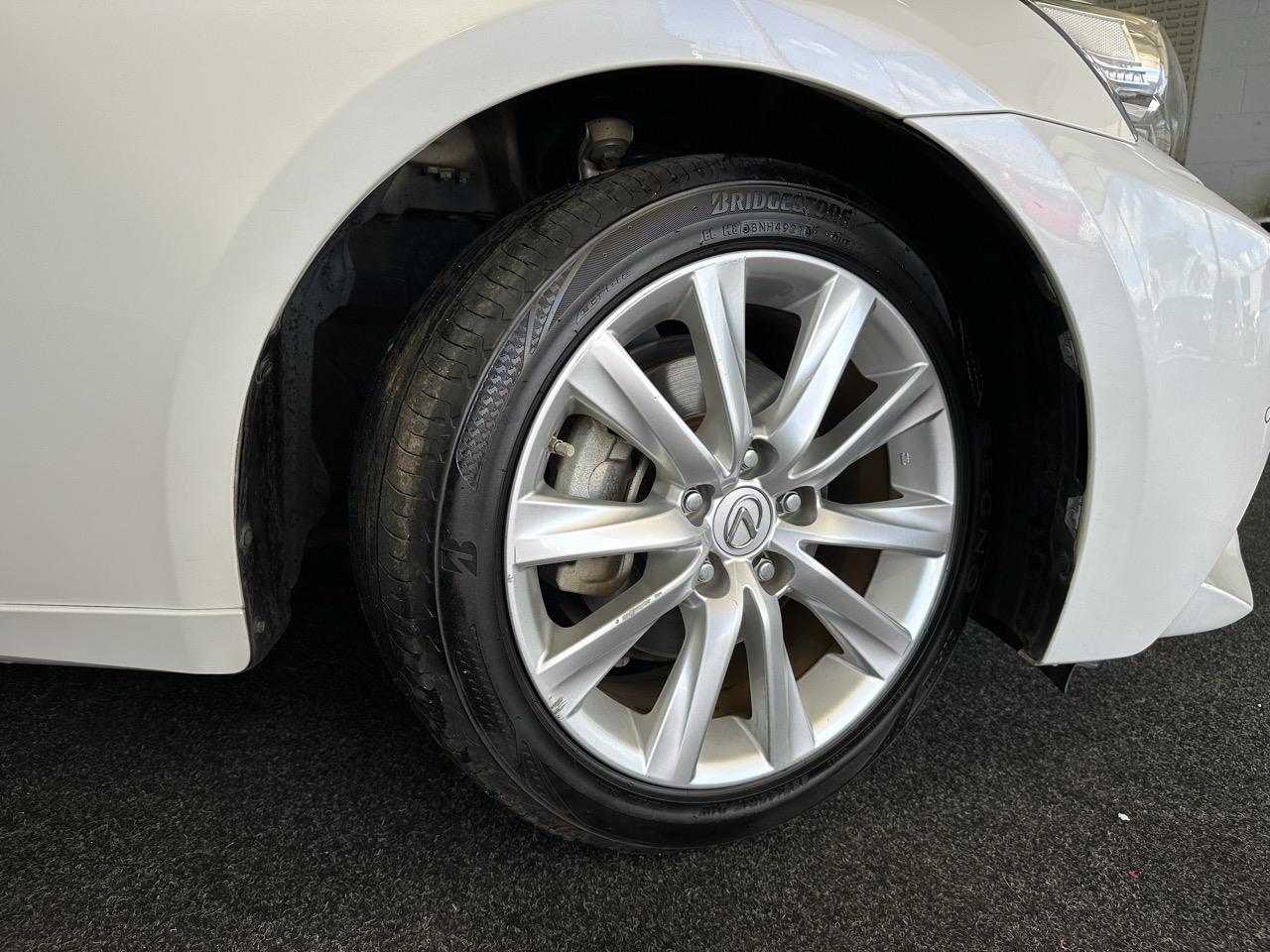 2013 Lexus IS 300h