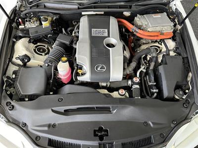 2013 Lexus IS 300h - Thumbnail
