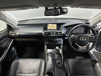 2013 Lexus IS 300h - Thumbnail