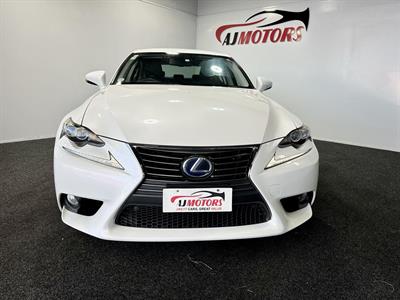 2013 Lexus IS 300h - Thumbnail