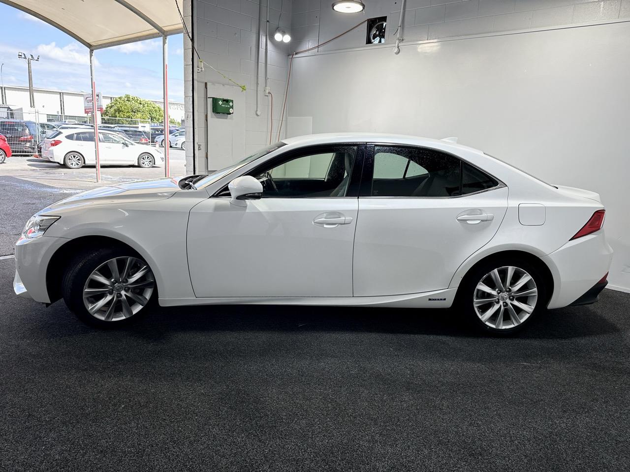 2013 Lexus IS 300h
