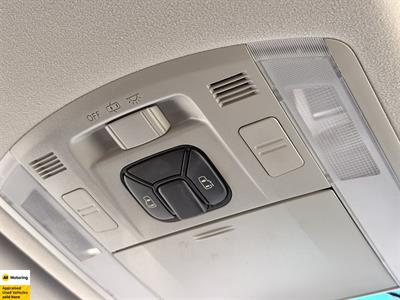 2012 Toyota Vellfire - Thumbnail