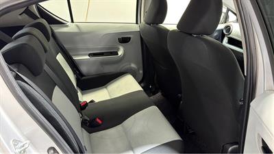 2012 Toyota Aqua - Thumbnail