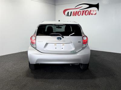 2012 Toyota Aqua - Thumbnail