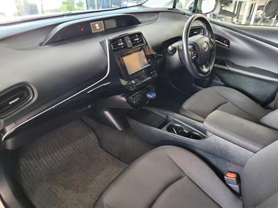 2019 Toyota Prius - Thumbnail