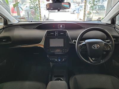 2019 Toyota Prius - Thumbnail
