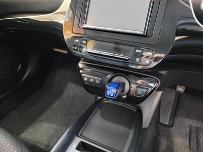 2019 Toyota Prius - Thumbnail