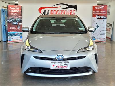 2019 Toyota Prius - Thumbnail