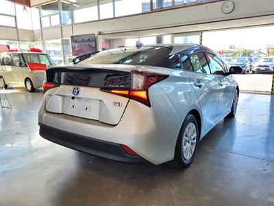 2019 Toyota Prius - Thumbnail