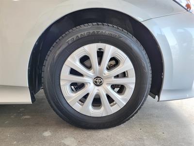 2019 Toyota Prius - Thumbnail