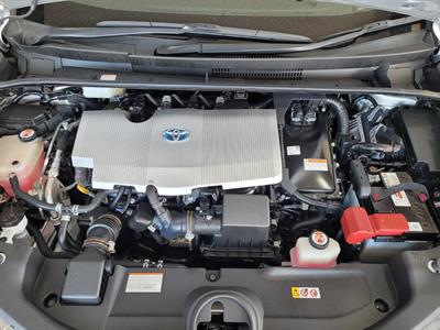 2019 Toyota Prius - Thumbnail