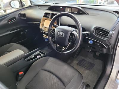 2019 Toyota Prius - Thumbnail