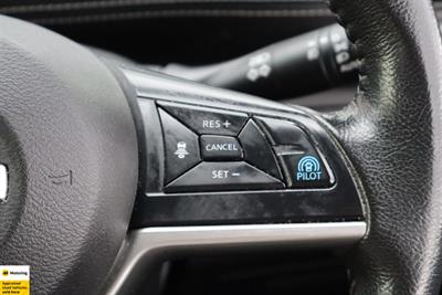 2017 Nissan Serena - Thumbnail
