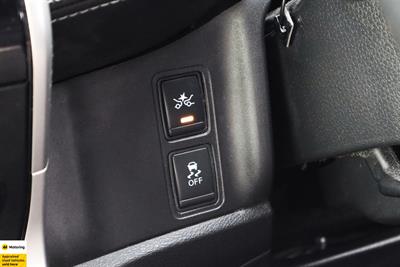 2017 Nissan Serena - Thumbnail